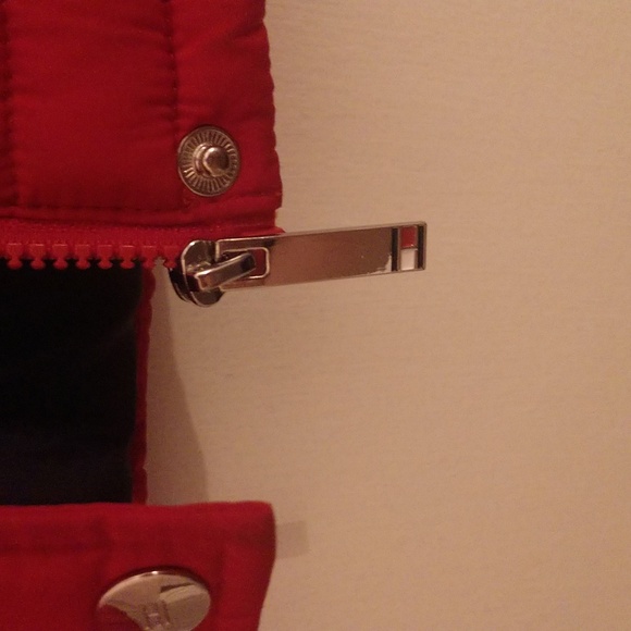 Tommy Hilfiger Puffer vest size XL - Picture 5 of 11